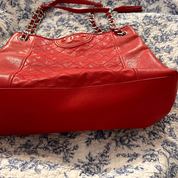Tory Burch Fleming Distressed Leather Tote Cherry Apple - Picture 4 of 16